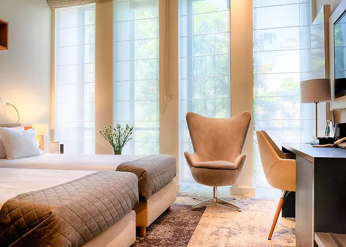 Focus Premium Готель