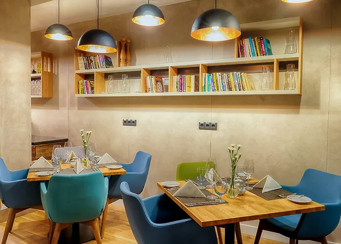 Focus Premium Готель