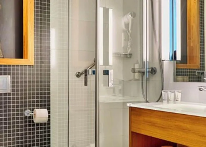 Focus Premium Готель